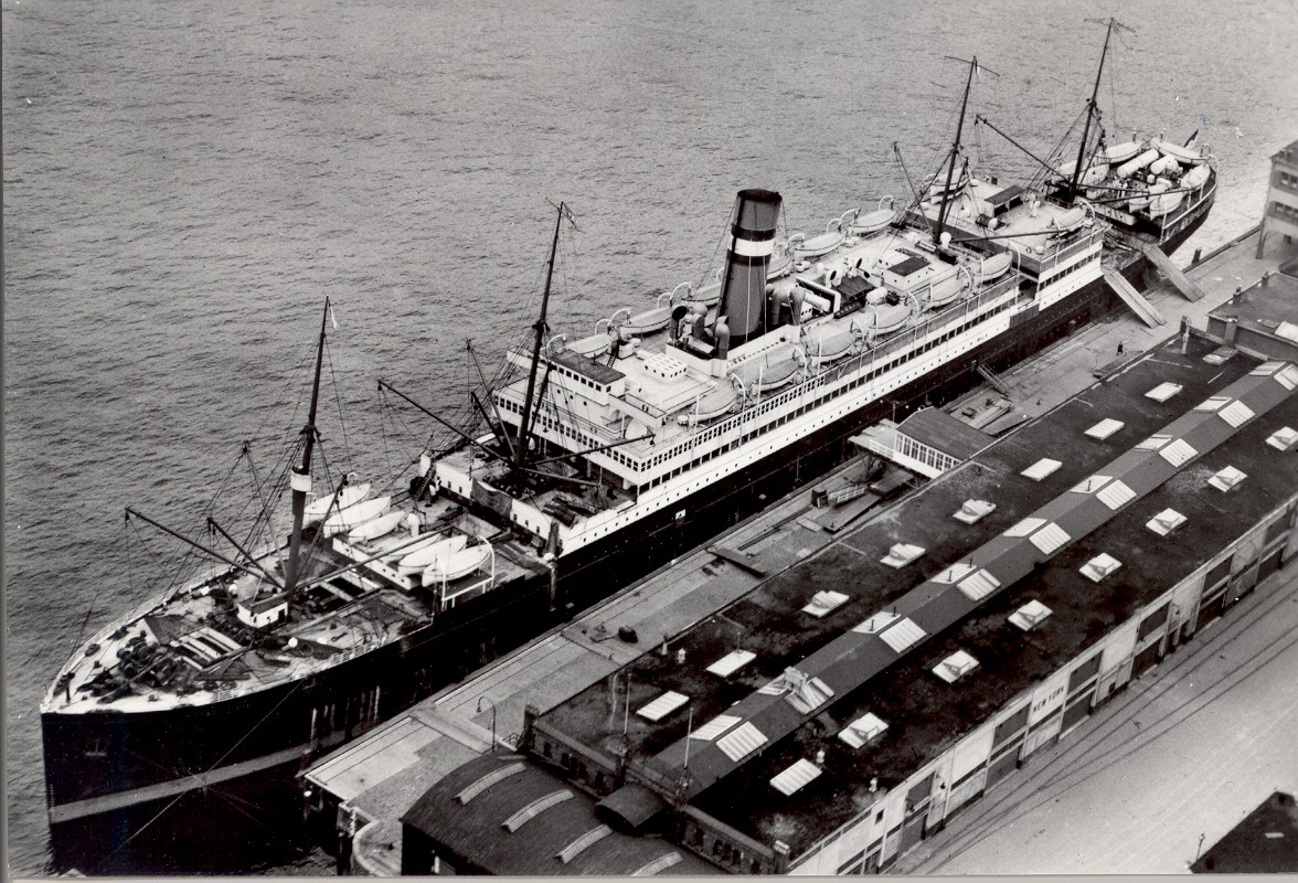 Nieuw Amsterdam.jpg (353056 bytes)
